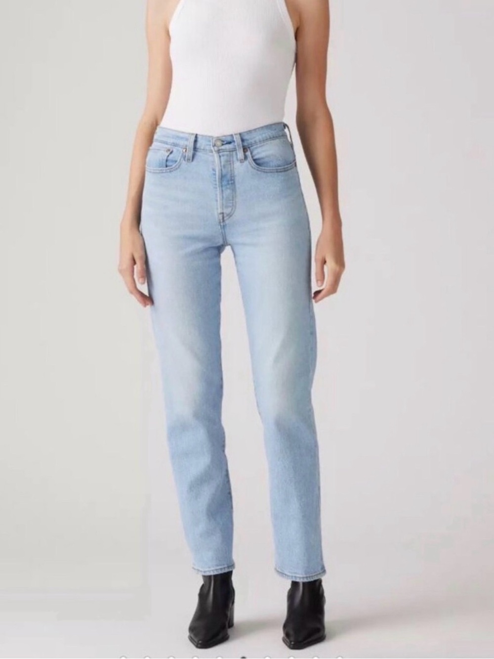 Levi’s Wedgie Straight Jeans Light Wash High Rise Size 24